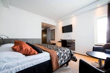 Фото номера Superior Twin Room with Sauna with Lake or Forest View Отель Hotel Inari г. Инари 3
