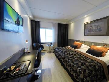 Фото номера Superior Twin Room with Sauna with Lake or Forest View Отель Hotel Inari г. Инари 6