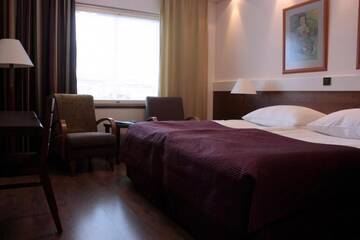 Фото номера Двухместный номер с 2 отдельными кроватями Отель Hotel Inari г. Инари 34