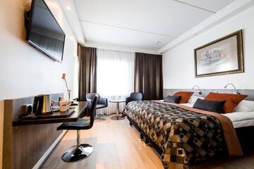 Фото номера Superior Twin Room with Sauna with Lake or Forest View Отель Hotel Inari г. Инари 2